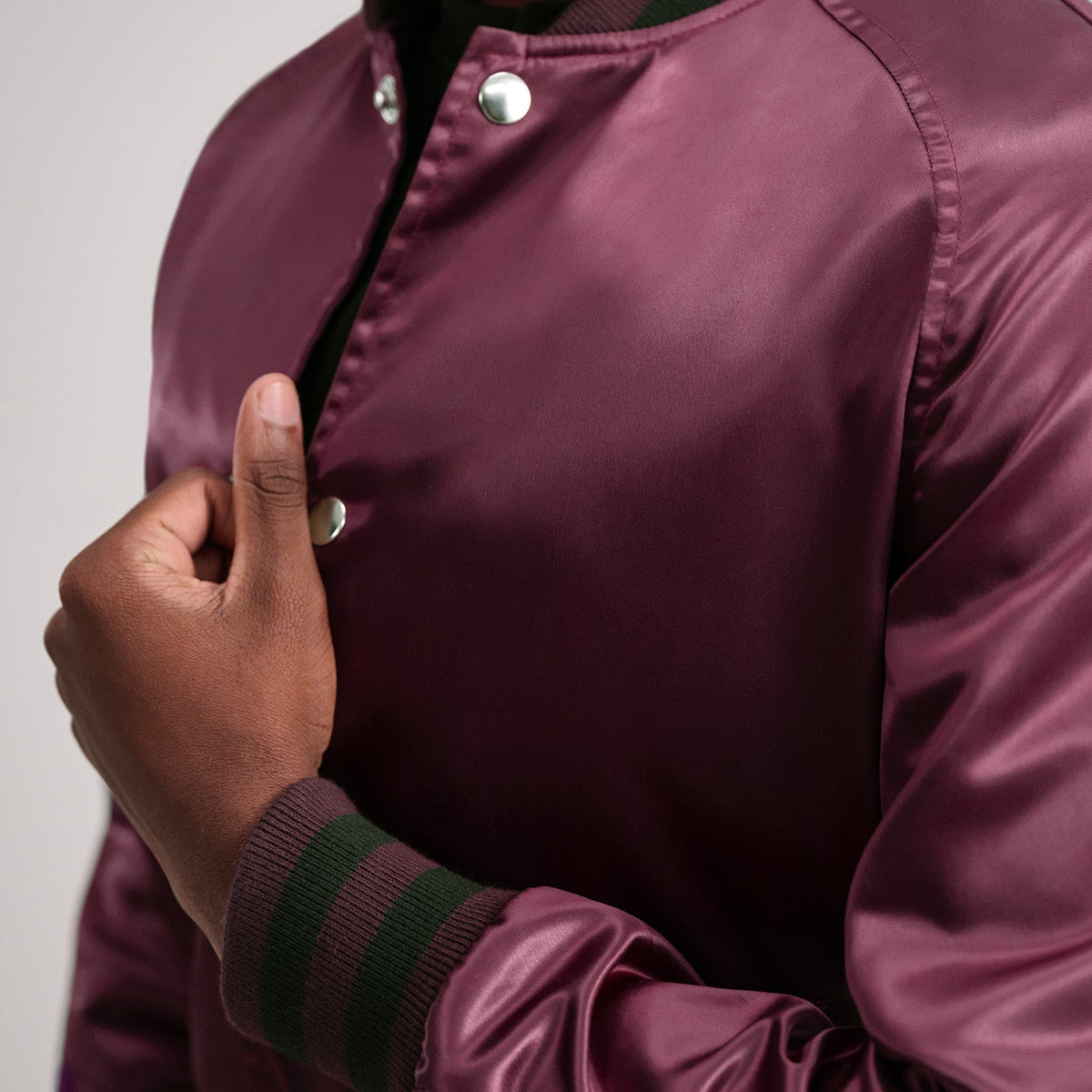 Vista interna Showing Quilted Polyester Lining &amp; Dual Inside Utility Storage Pockets