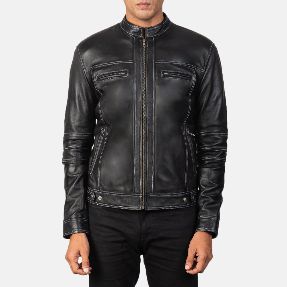 Dettaglio ravvicinato of Band &amp; Zipper Hardware on Youngster Distressed Black Leather Jacket